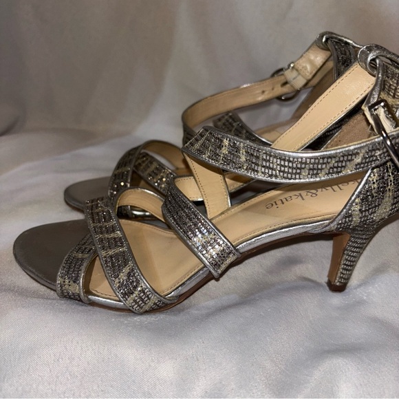 2/$30 Kelly & Katie Women’s Metallic Silver & Gold Strappy Sandals Size 6.5 - Picture 3 of 8